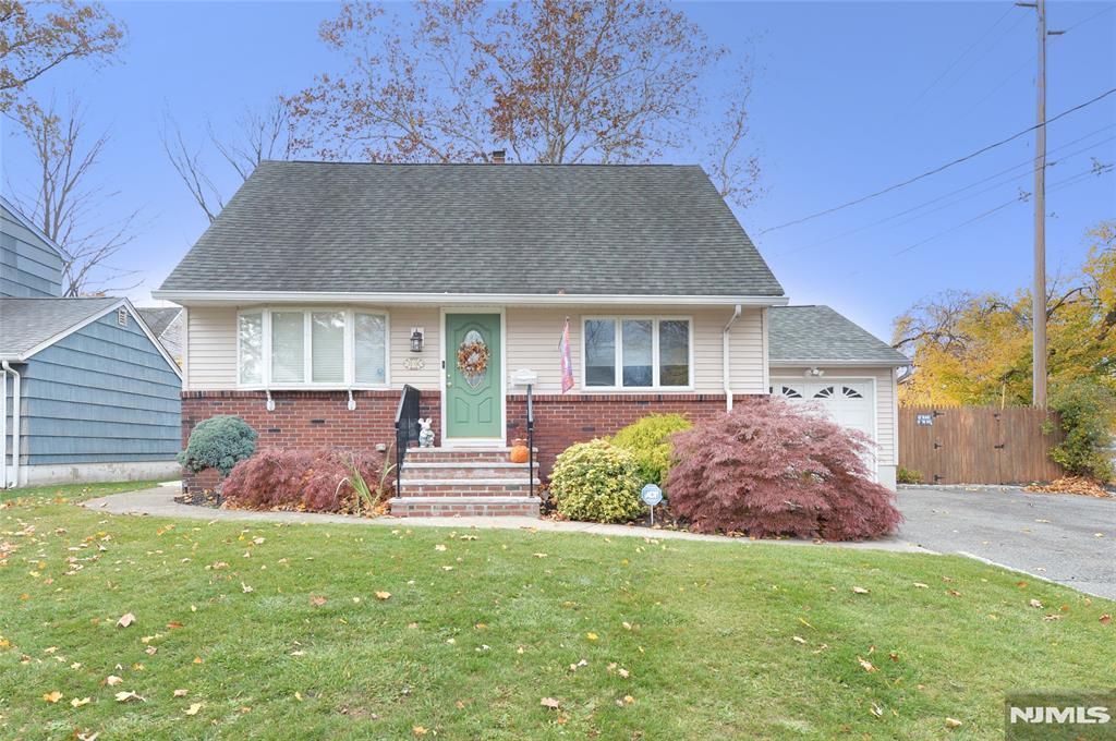 Photo of 1006 Essex Place, Fair Lawn, NJ 07410 (MLS # 25042228)