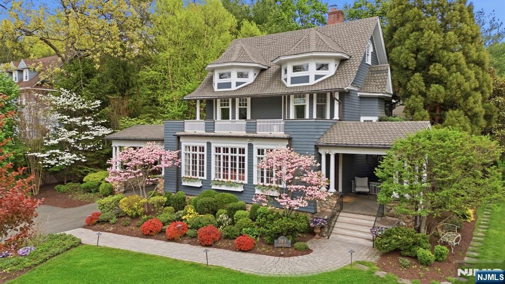 Photo of 203 Heights Road, Ridgewood Village, NJ 07450 (MLS # 26015331)