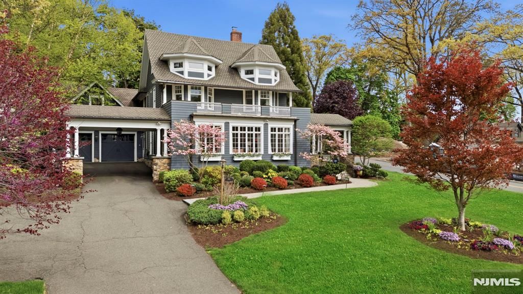 Photo of 203 Heights Road, Ridgewood Village, NJ 07450 (MLS # 26015331)