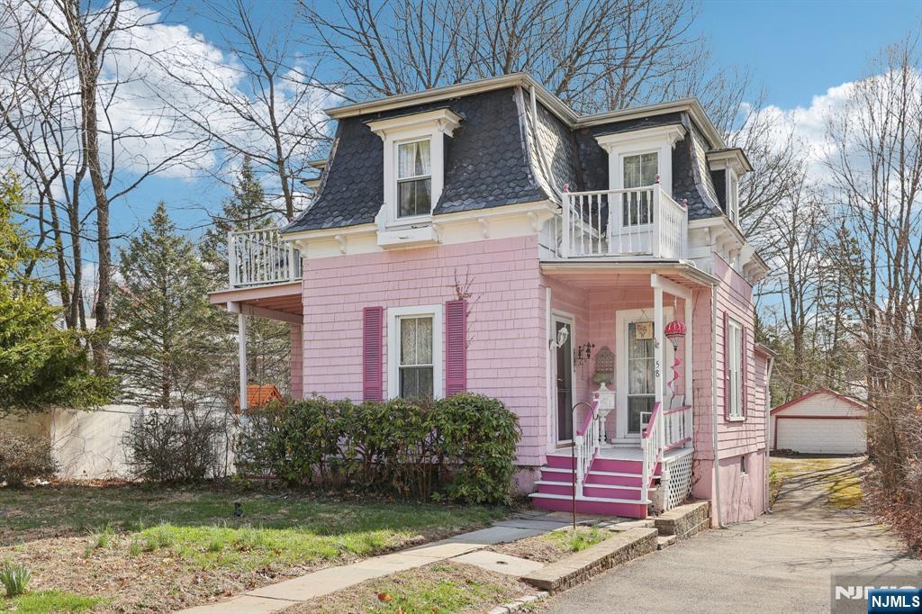58 Ridgeway Avenue, West Orange, New Jersey - 3 Bedrooms  
2 Bathrooms  
6 Rooms - 