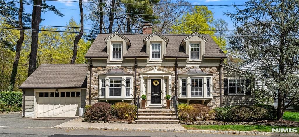 Property for Sale at 164 Sunset Avenue, Verona, New Jersey - Bedrooms: 2 
Bathrooms: 2 
Rooms: 8  - $749,000