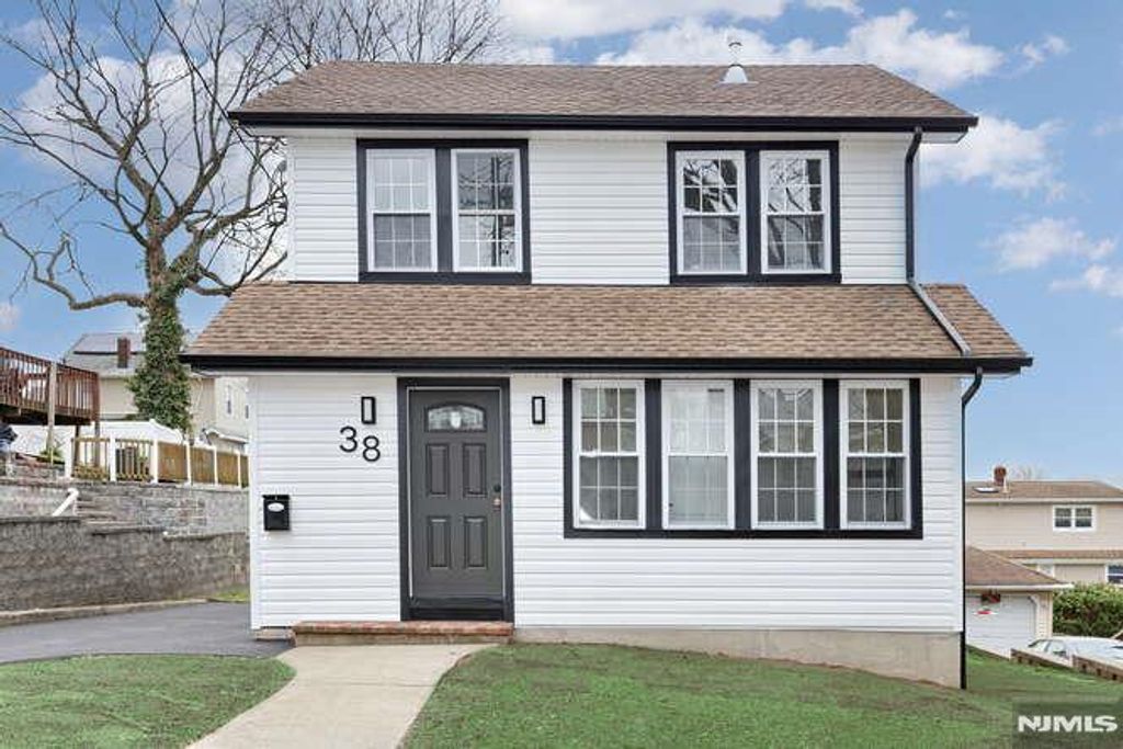 Photo of 38 Chestnut Avenue, Bogota, NJ 07603 (MLS # 26008178)