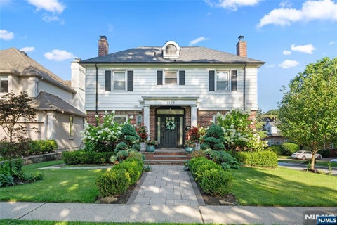 Photo of 1124 Abbott Boulevard, Fort Lee, NJ 07024 (MLS # 26029584)