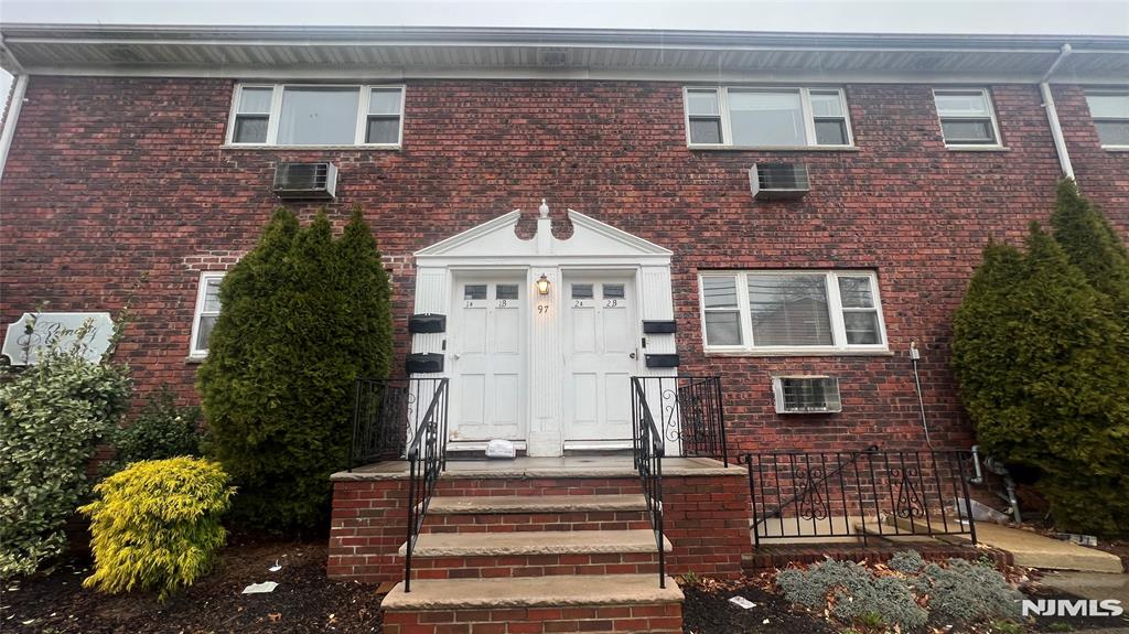 97 Bloomfield Avenue 1B