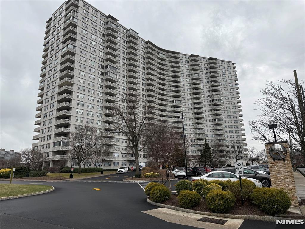 2000 Linwood Avenue 7C, Fort Lee, New Jersey - 2 Bedrooms  
2 Bathrooms - 