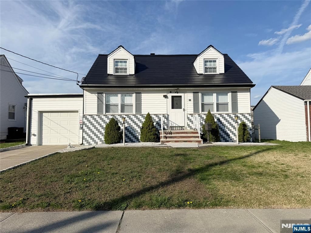 Photo of 40 South Drive, Rochelle Park, NJ 07662 (MLS # 26012890)