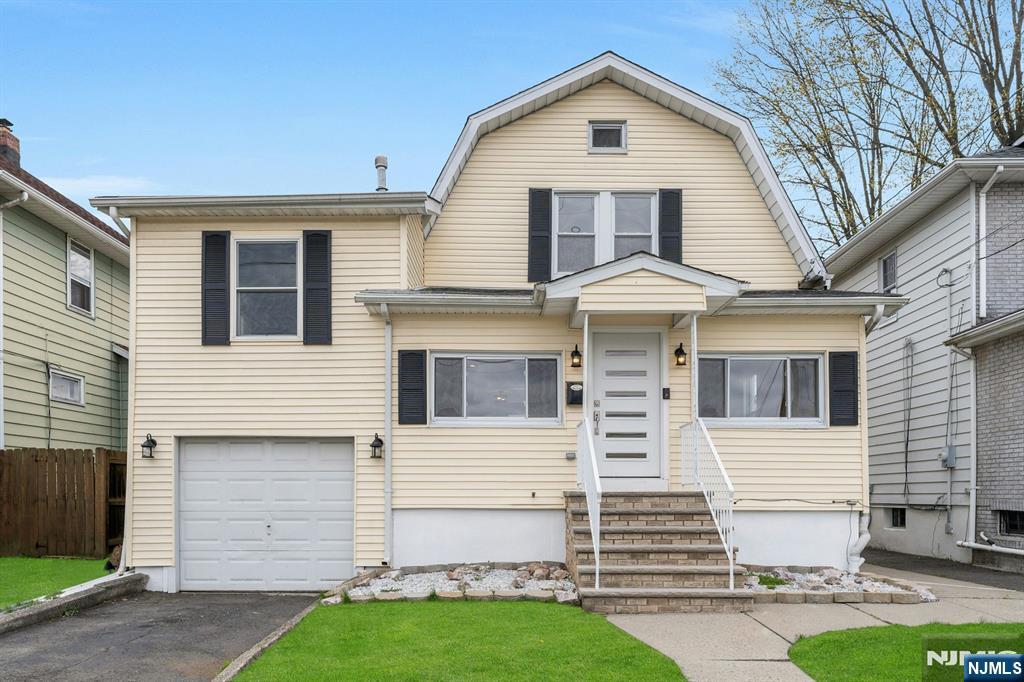 Photo 1 of 32 Kearney Street, Lyndhurst, New Jersey, $595,000, Web #: 325012494