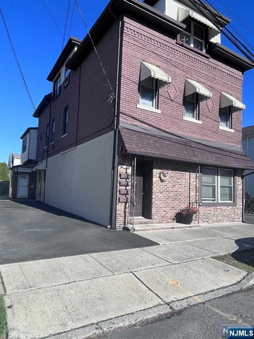 Beautiful clean apt, Entry foyer w/ closet, 1st Level: Living room with gas Fire place, updated Eat In Kitchen, Ref, DW, FBTH, Gas counter top range, 2nd Level: 2 Bedrooms with newer carpet, approx sizes 15'x12' - 10'x14' w/plenty of closets ,Wall AC, Driveway, Interview, proof of employment, credit report, off street parking, No smoking, No pets,No laundry, No use of yard