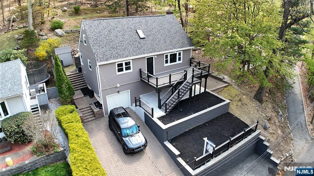 Property for Sale at 8 Wenonah Avenue, Oakland, New Jersey - Bedrooms: 4 
Bathrooms: 3 
Rooms: 8  - $777,000