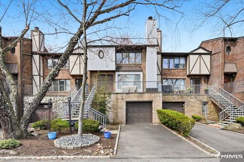 Photo of 900 Valley Road, Clifton, NJ 07013 (MLS # 26010487)