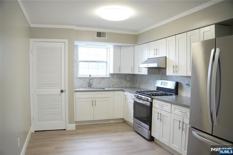 MLS: 25015579