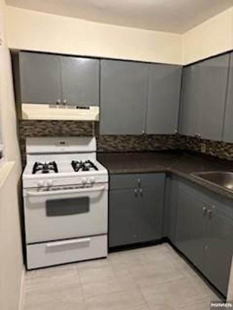 MLS: 25010218