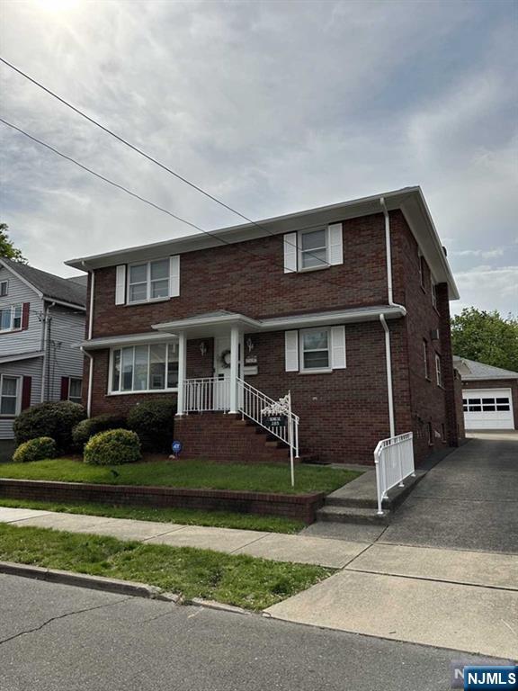 Rental Property at 285 Livingston Ave 2nd Fl, Lyndhurst, New Jersey - Bedrooms: 2 
Bathrooms: 1 
Rooms: 6  - $2,000 MO.