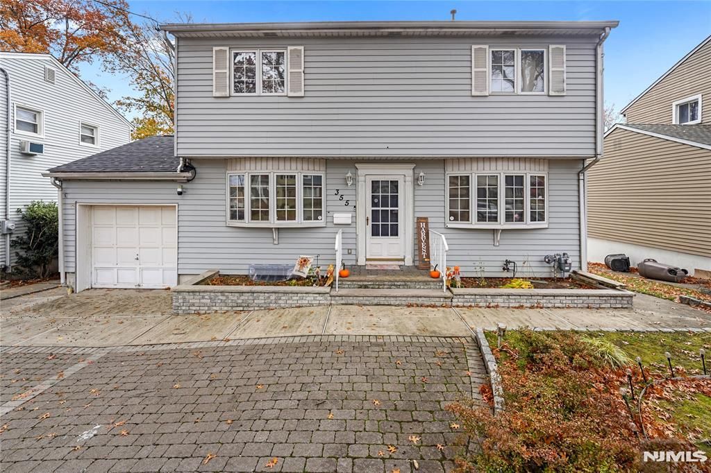 Photo of 355 W Passaic Avenue, Bloomfield, NJ 07003 (MLS # 25040316)