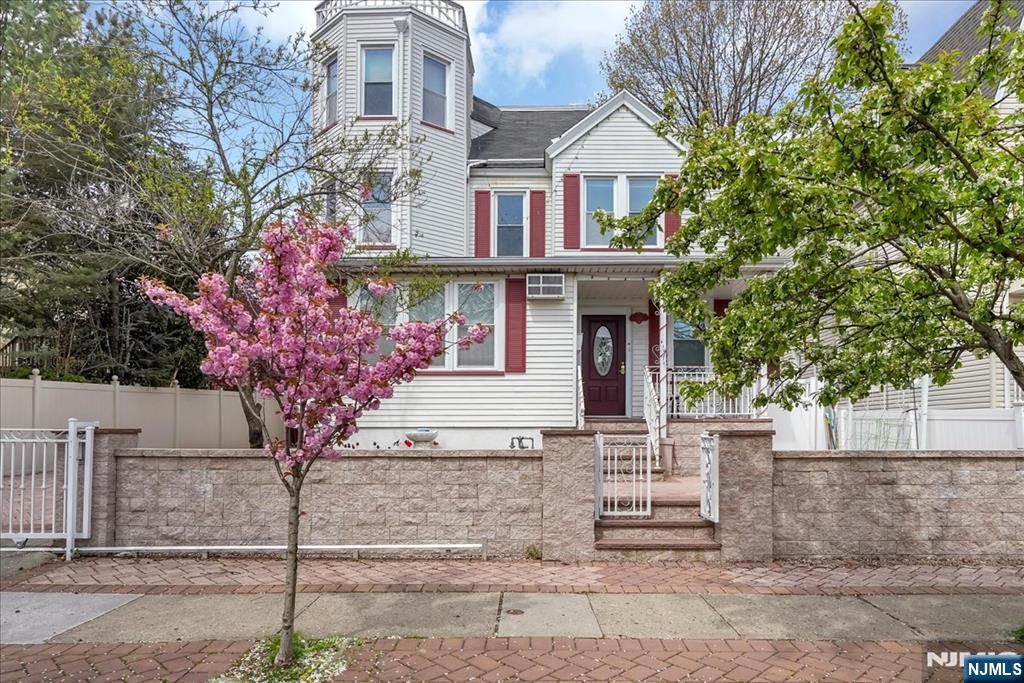 113 Oakwood Avenue