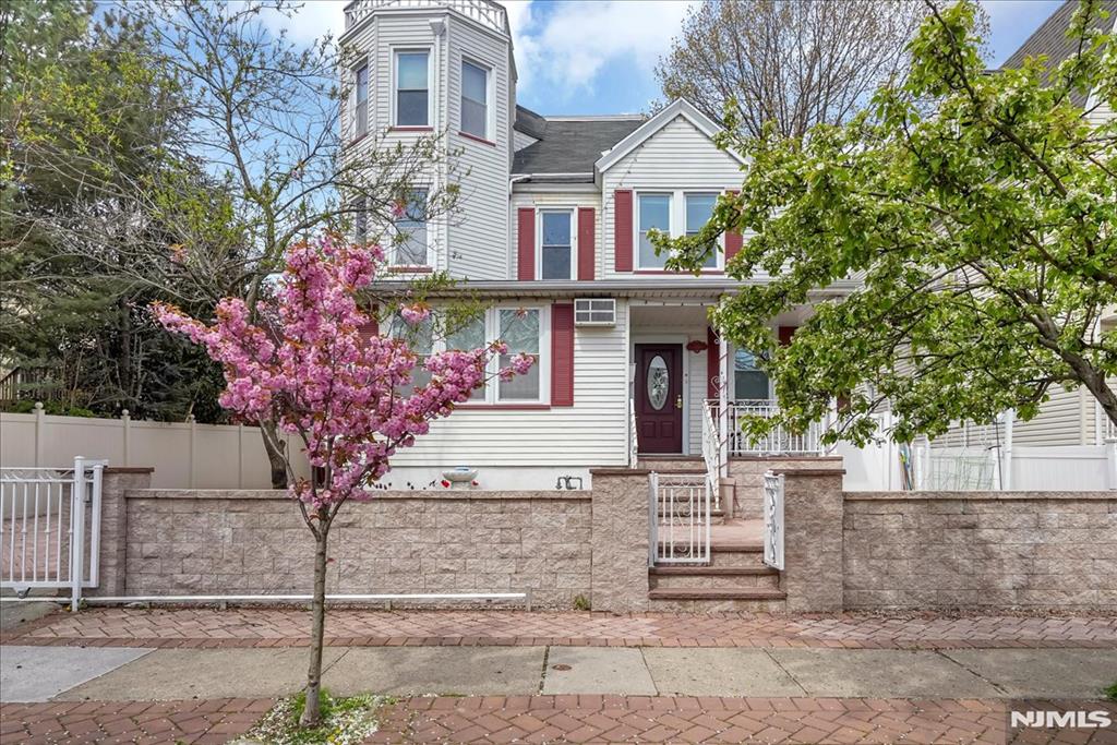 113 Oakwood Avenue