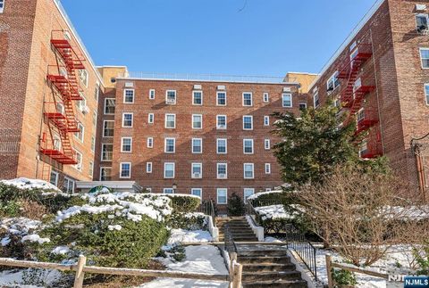 Photo of 8300 Boulevard East #4D, North Bergen, NJ 07047 (MLS # 26002540)