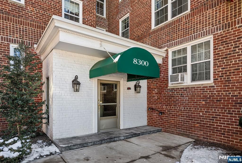 Photo of 8300 Boulevard East #4D, North Bergen, NJ 07047 (MLS # 26002540)