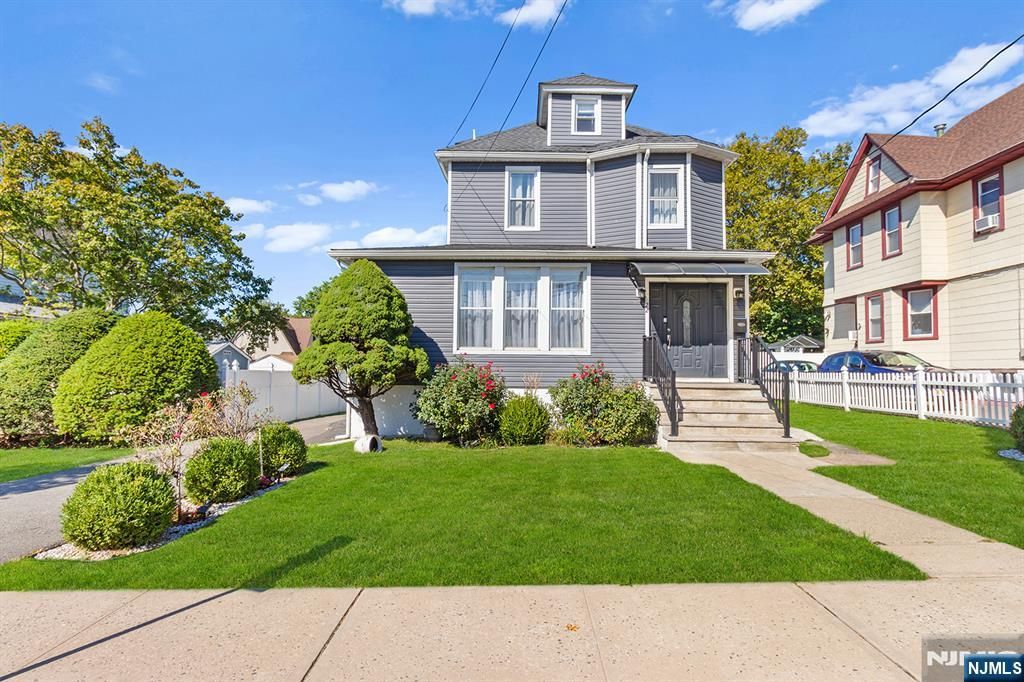 Photo of 22 Euclid Avenue, Ridgefield Park, NJ 07660 (MLS # 25035235)