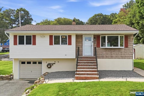 Photo of 2 Crescent Road, Hopatcong, NJ 07843 (MLS # 26033354)