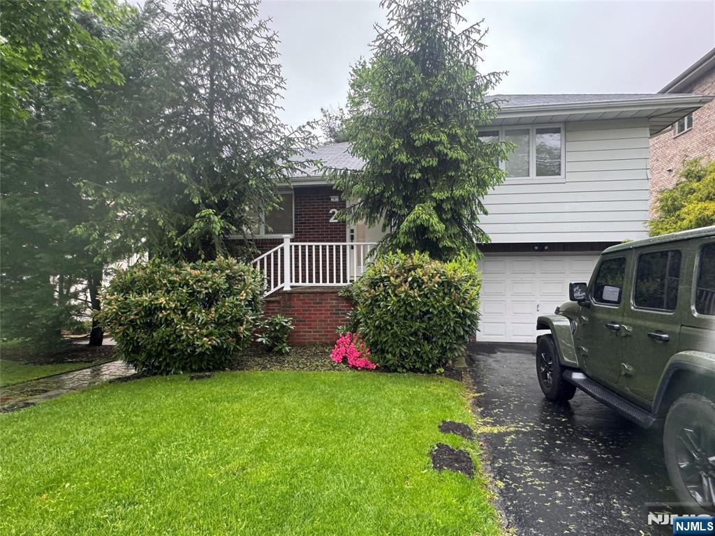 Rental Property at 2 Rossett St, Englewood Cliffs, New Jersey - Bedrooms: 4 
Bathrooms: 2 
Rooms: 10  - $5,500 MO.