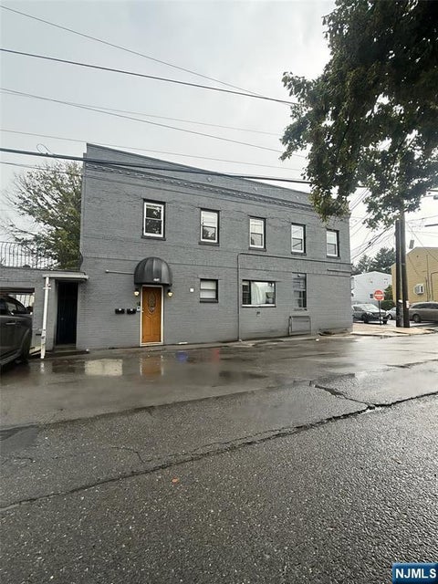 Photo of 9066 Palisade PLZ #unit 2- Firs, Cliffside Park, NJ 07010 (MLS # 26034797)