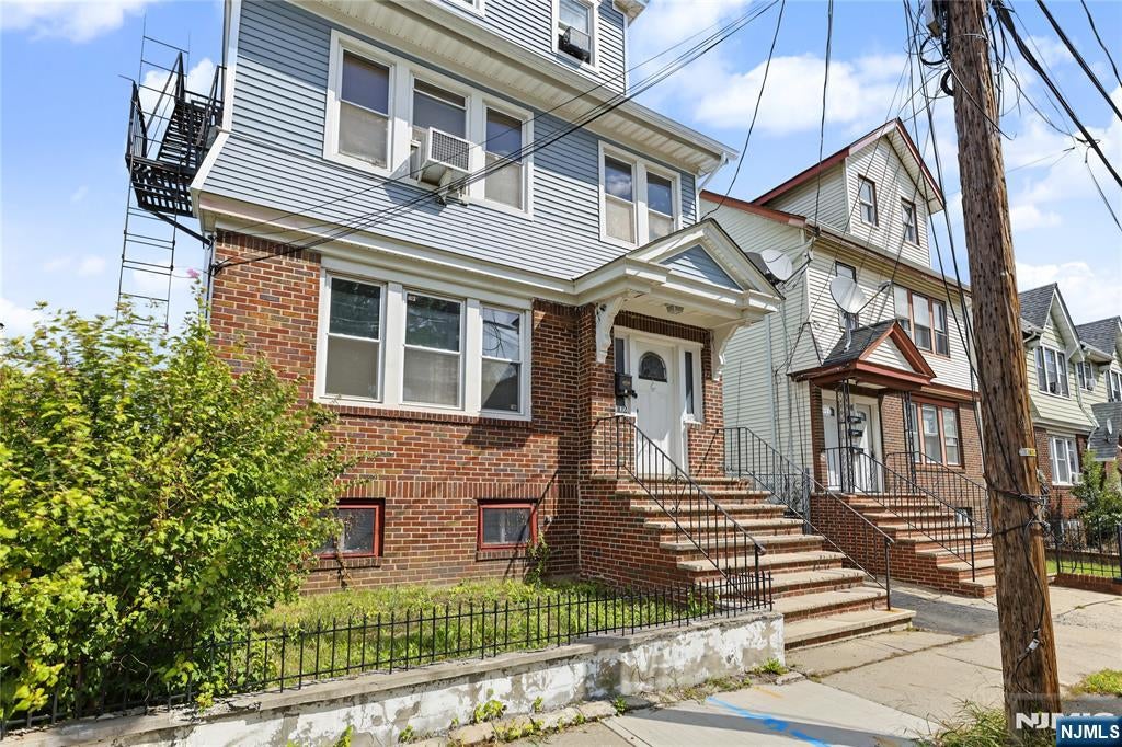 102 Delmar Place