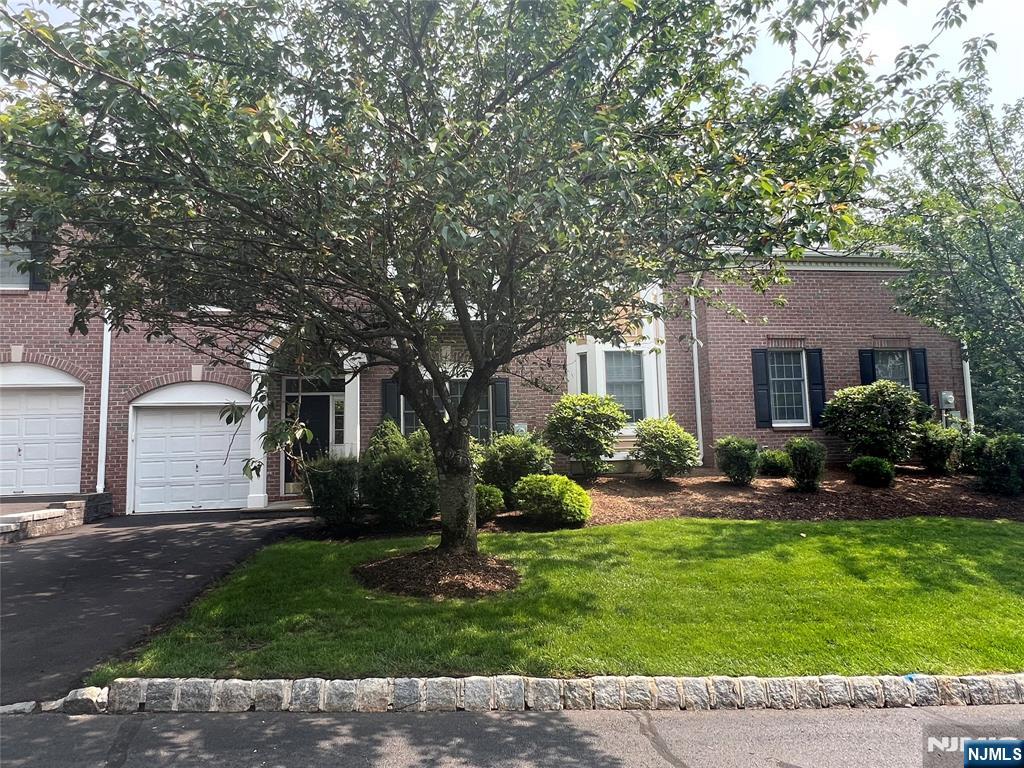 75 Spring Hill Cir, Wayne, New Jersey - 3 Bedrooms  
4 Bathrooms  
9 Rooms - 