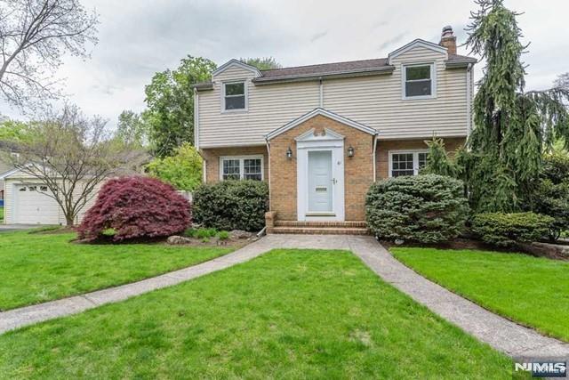 61 Rose, Cresskill, New Jersey - 3 Bedrooms  
2 Bathrooms  
7 Rooms - 