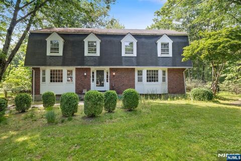 Photo of 49 Clover Lane, Upper Saddle River, NJ 07458 (MLS # 26018639)