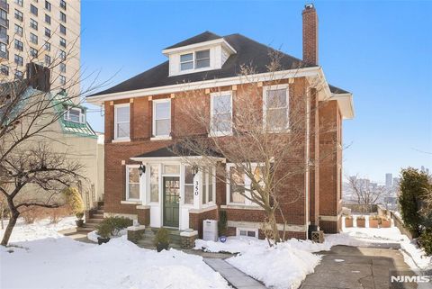 Photo of 350 Mountain Rd #2, Union City, NJ 07087 (MLS # 26003239)