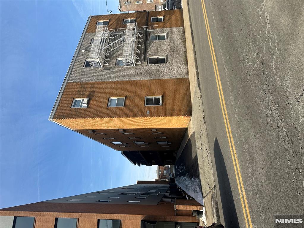 323 Palisade Ave B5, Cliffside Park, New Jersey - 2 Bedrooms  
1 Bathrooms  
4 Rooms - 