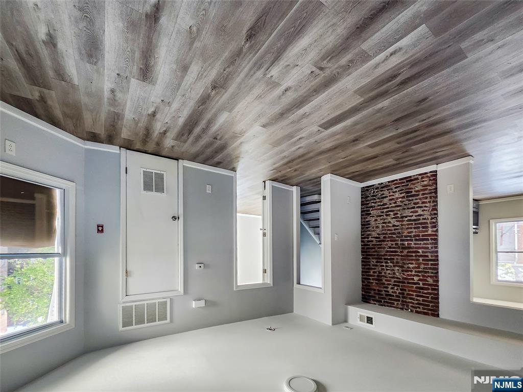 171 Burnett Street, East Orange, New Jersey - 9 Bedrooms  
4 Bathrooms  
16 Rooms - 
