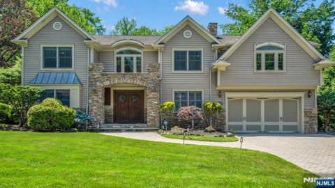 Photo of 26 Devonshire, Cresskill, NJ 07626 (MLS # 26025802)