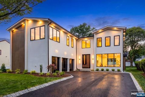 210 Hillcrest Drive Paramus NJ 07652