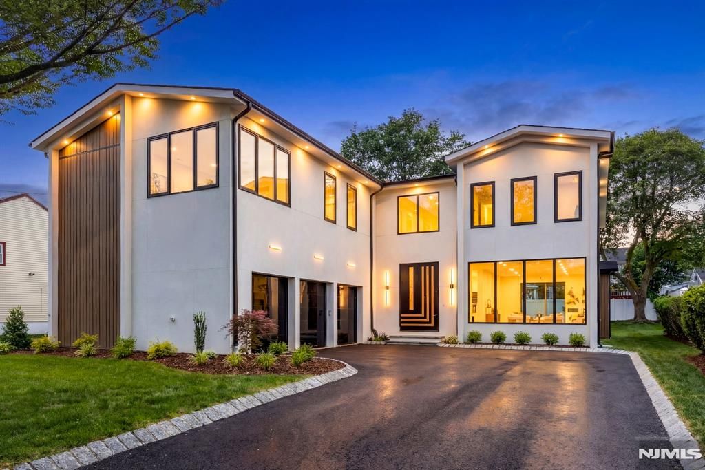 Photo of 210 Hillcrest Drive, Paramus, NJ 07652 (MLS # 26007160)