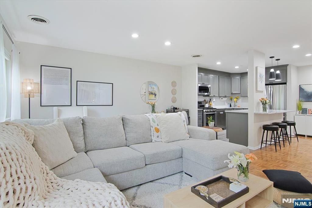 361 Claremont 13