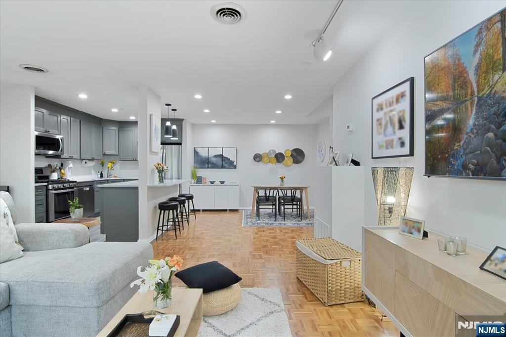 361 Claremont 13