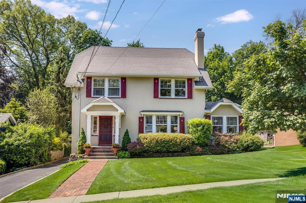 16 Wellesley Road, Montclair, New Jersey - 6 Bedrooms  
4 Bathrooms  
11 Rooms - 