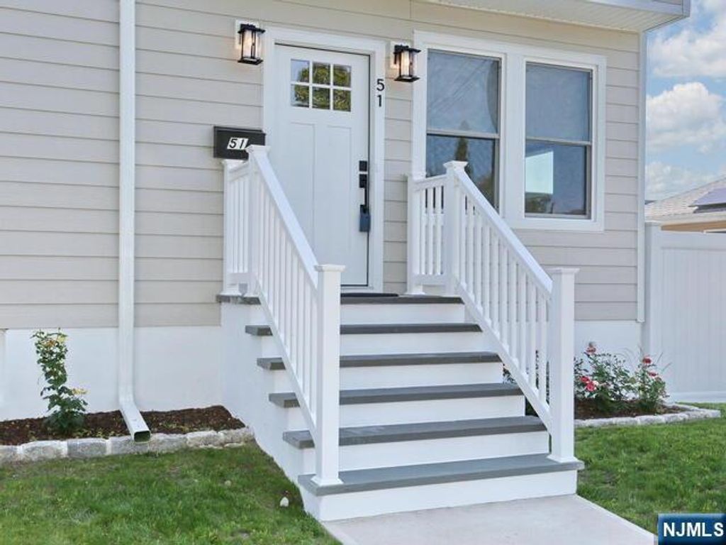 Photo of 51 Pomona Avenue, Fair Lawn, NJ 07410 (MLS # 25022007)