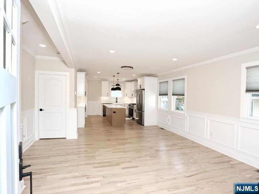 Photo of 51 Pomona Avenue, Fair Lawn, NJ 07410 (MLS # 25022007)