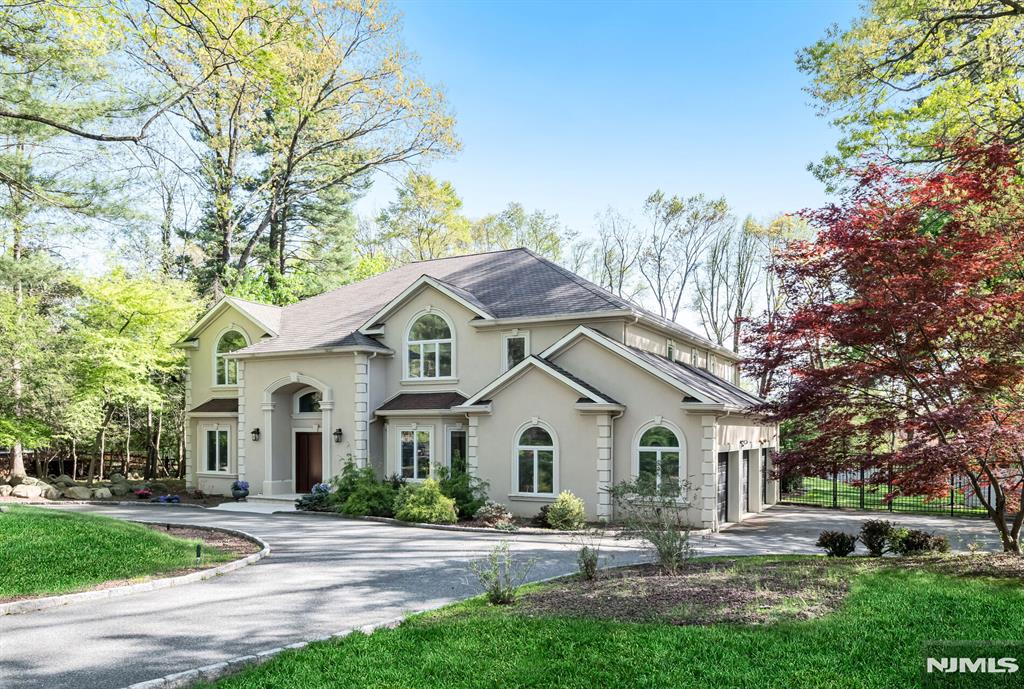 Property for Sale at 38 Rolling Ridge Road, Upper Saddle River, New Jersey - Bedrooms: 5 
Bathrooms: 6 
Rooms: 16  - $2,099,000