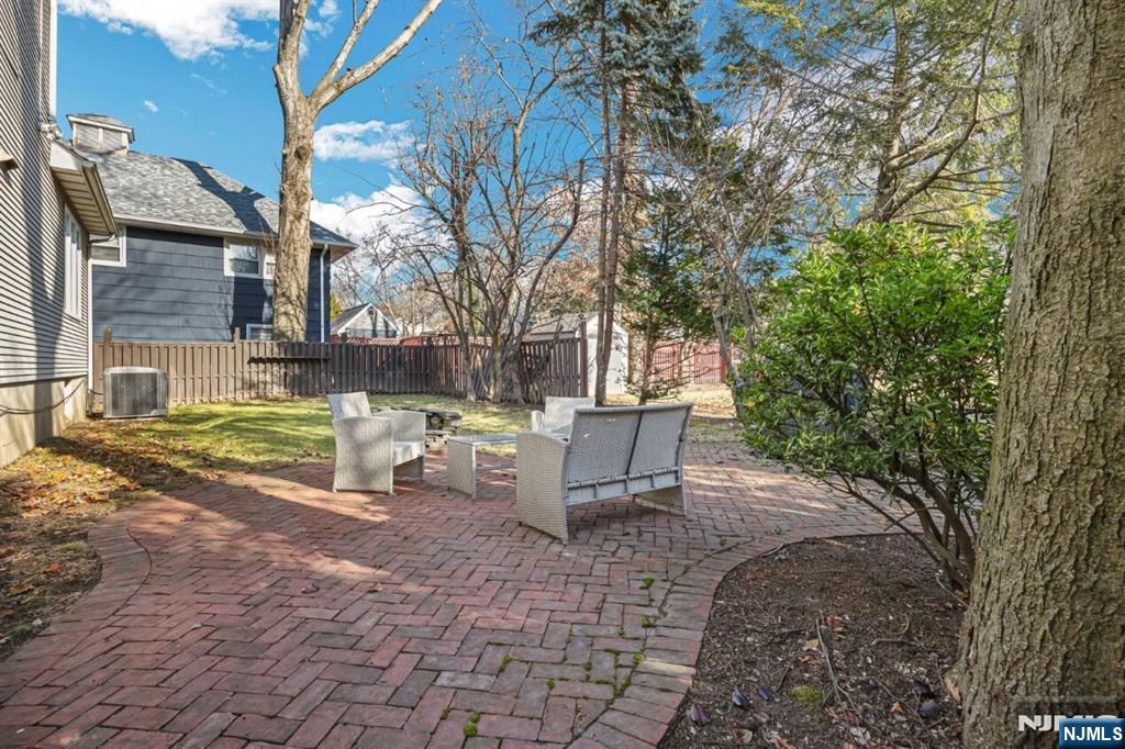 1153 River Road