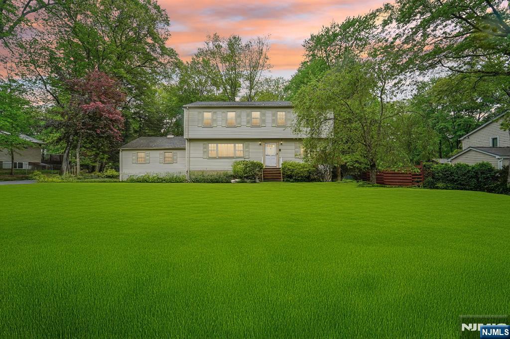 536 Bernita Drive, River Vale, New Jersey - 5 Bedrooms  
4 Bathrooms  
13 Rooms - 