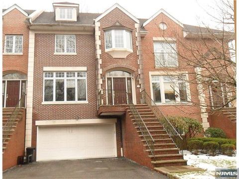 Photo of 3 Candlewood Dr, Old Tappan, NJ 07675 (MLS # 25042216)