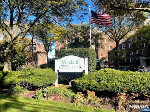 Photo of 8600 JFK Blvd E Ave #1G, North Bergen, NJ 07047 (MLS # 26039931)