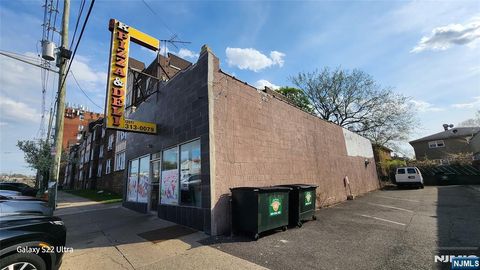 Photo of 26 E Columbia Avenue, Palisades Park, NJ 07650 (MLS # 26012935)