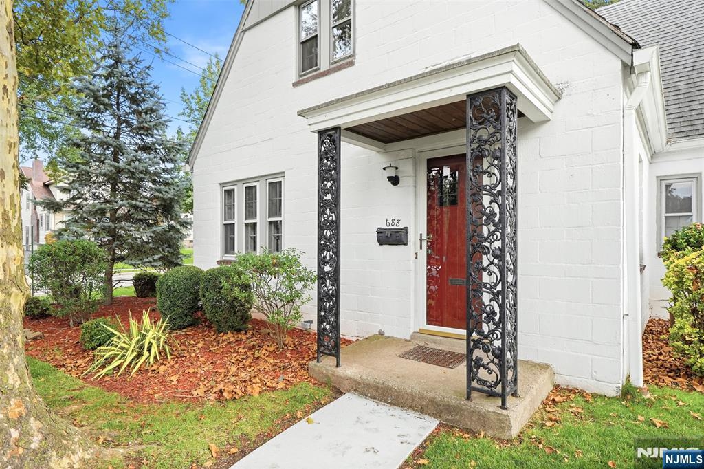 688 Bogert Road