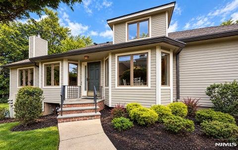 Photo of 125 Lakeview Drive #125, Old Tappan, NJ 07675 (MLS # 26035058)