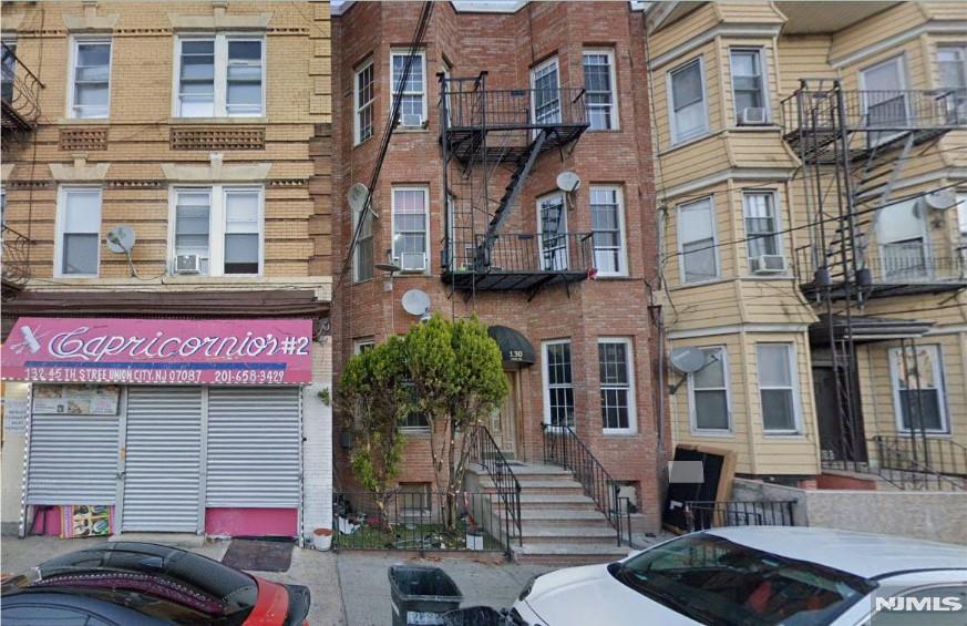 Rental Property at 130 45th 4, Union City, New Jersey - Bedrooms: 2 
Bathrooms: 2 
Rooms: 4  - $2,500 MO.